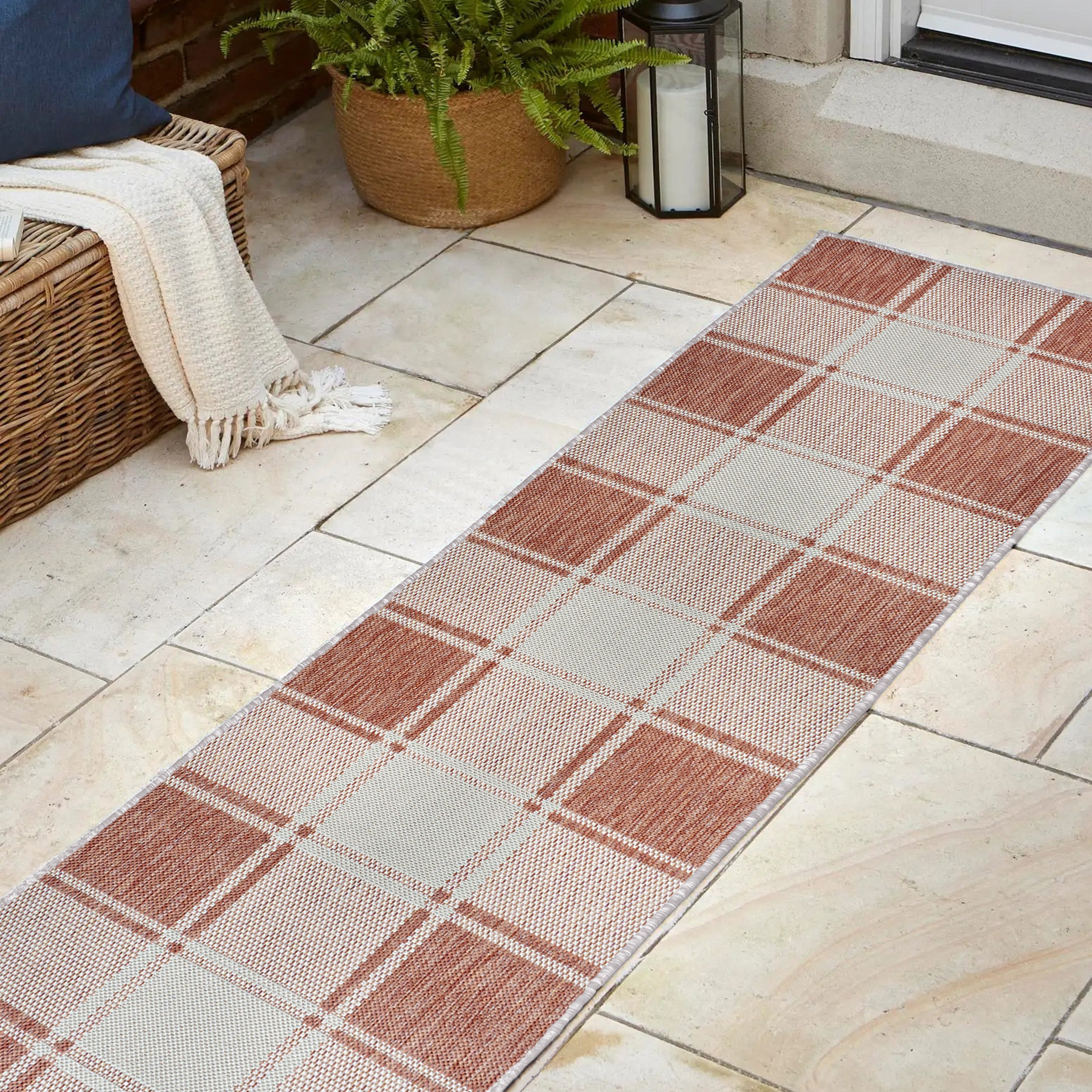 Sabine Traditional Farmhouse Bold Gingham Indoor/Outdoor Runner Rug