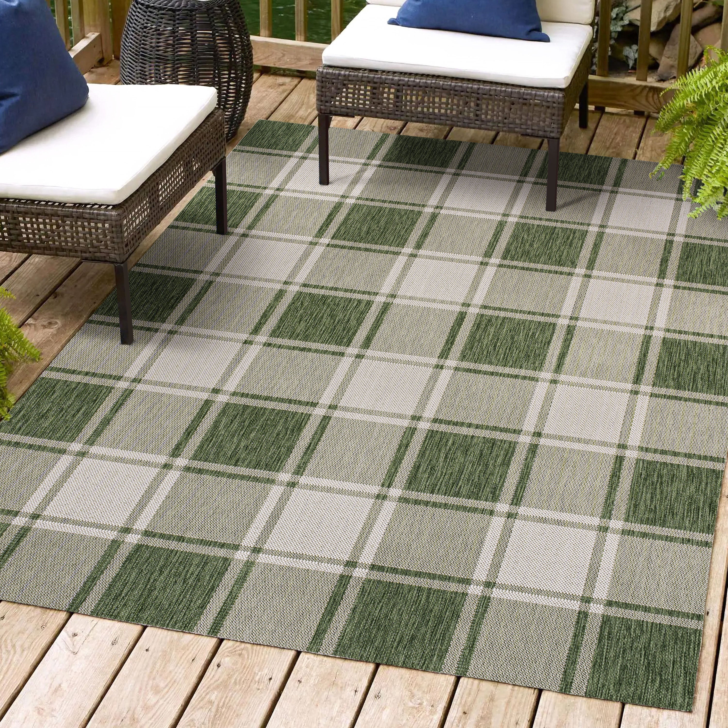 Sabine Traditional Farmhouse Bold Gingham Indoor/Outdoor Runner Rug