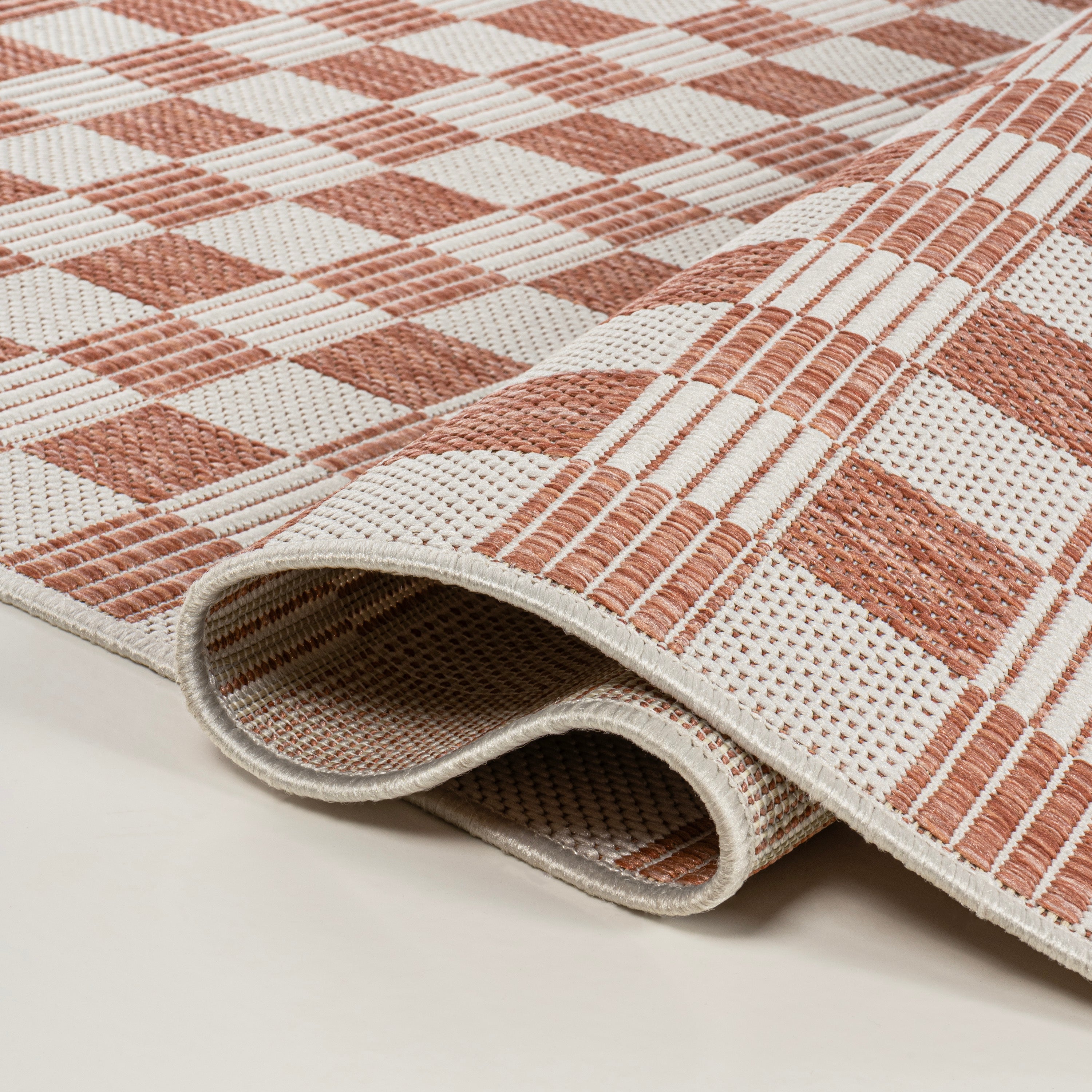 Aimee Traditional Cottage Checkerboard Indoor/Outdoor Runner Rug