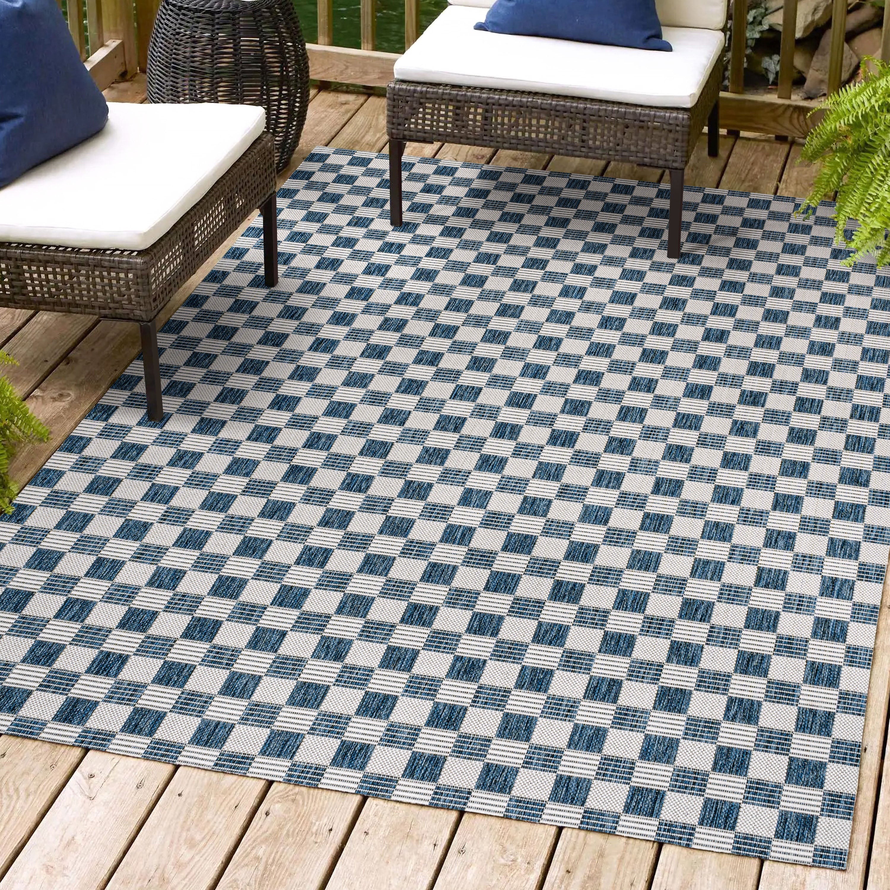 Aimee Traditional Cottage Checkerboard Indoor/Outdoor Runner Rug