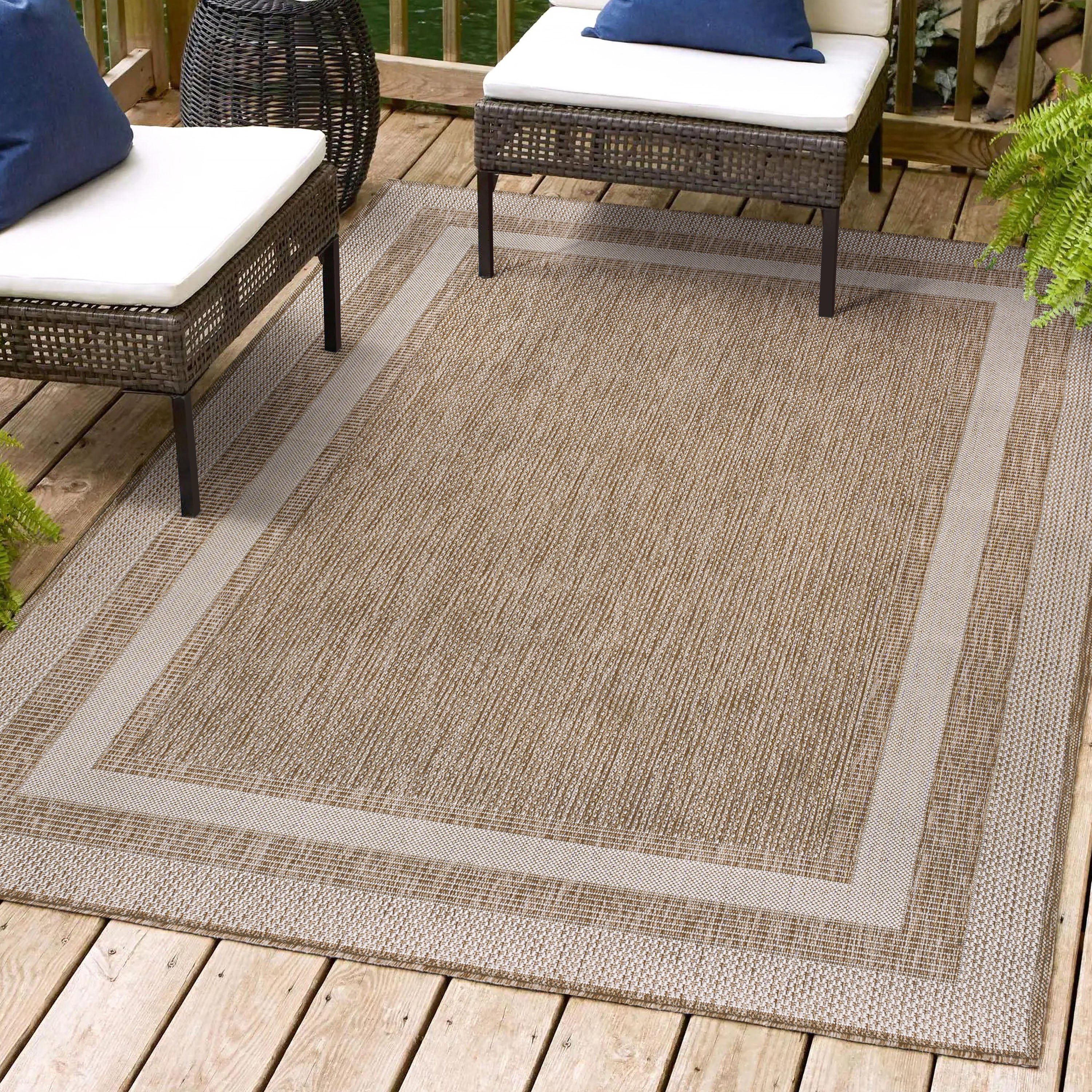 Dover Classic 3-Stripe Border Indoor/Outdoor Runner Rug