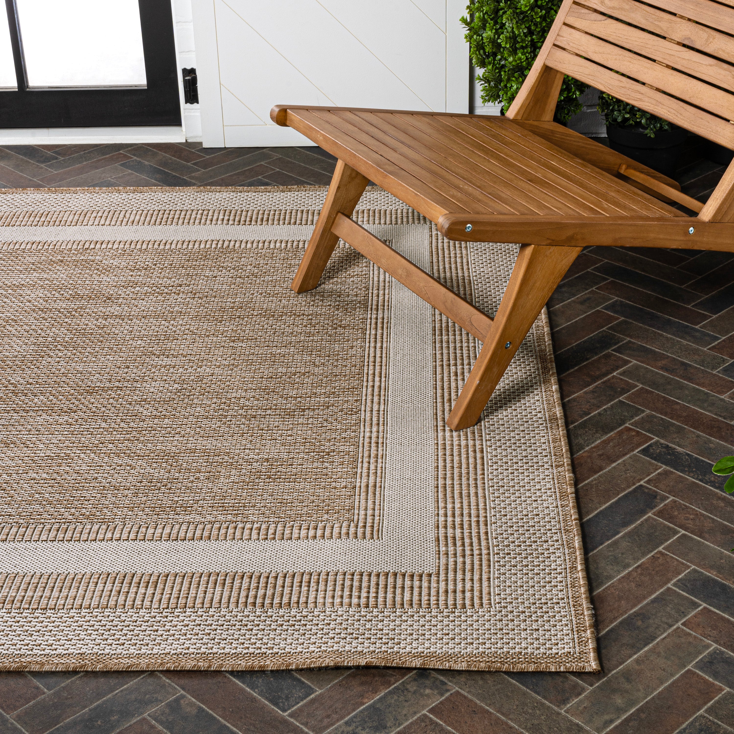 Dover Classic 3-Stripe Border Indoor/Outdoor Runner Rug