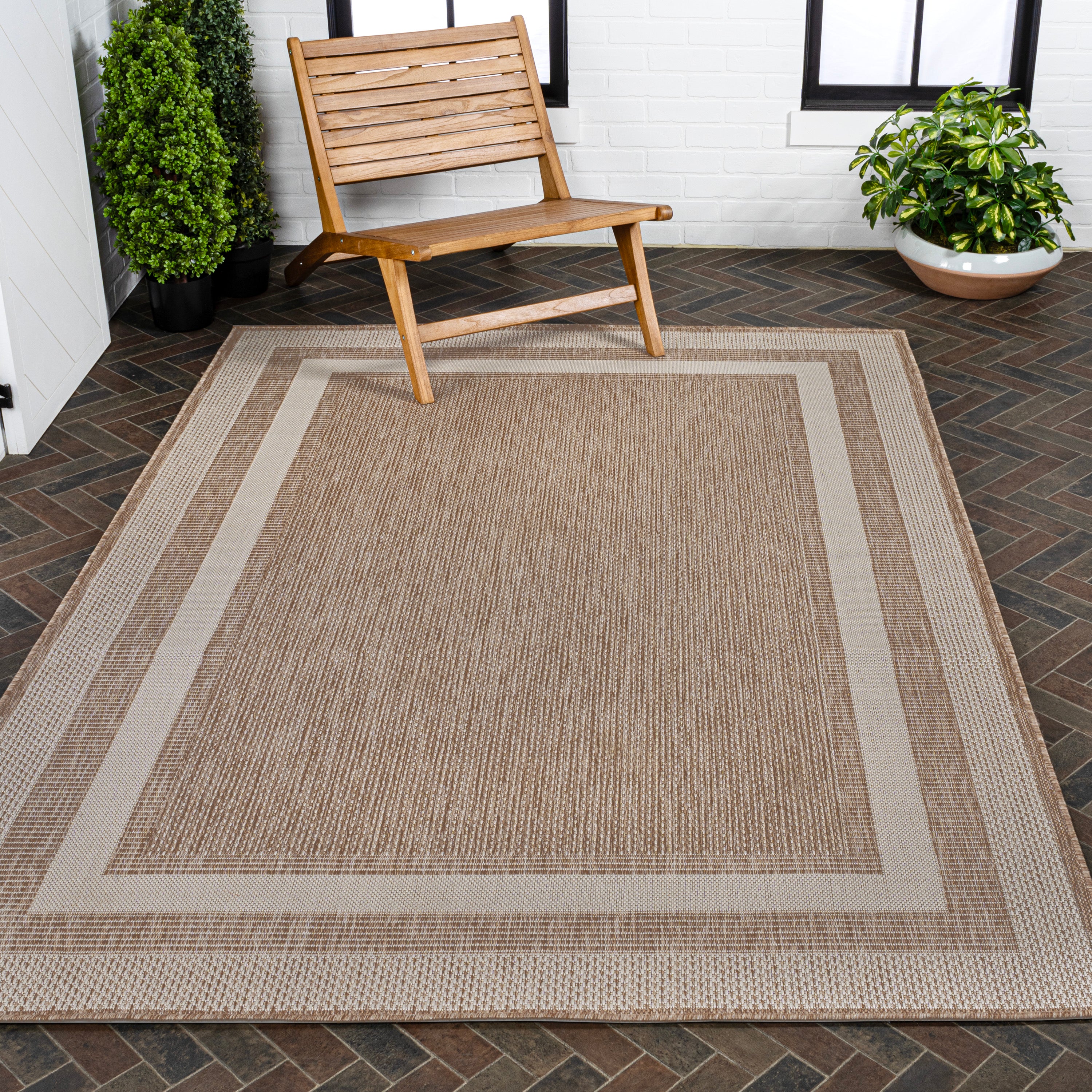 Dover Classic 3-Stripe Border Indoor/Outdoor Runner Rug