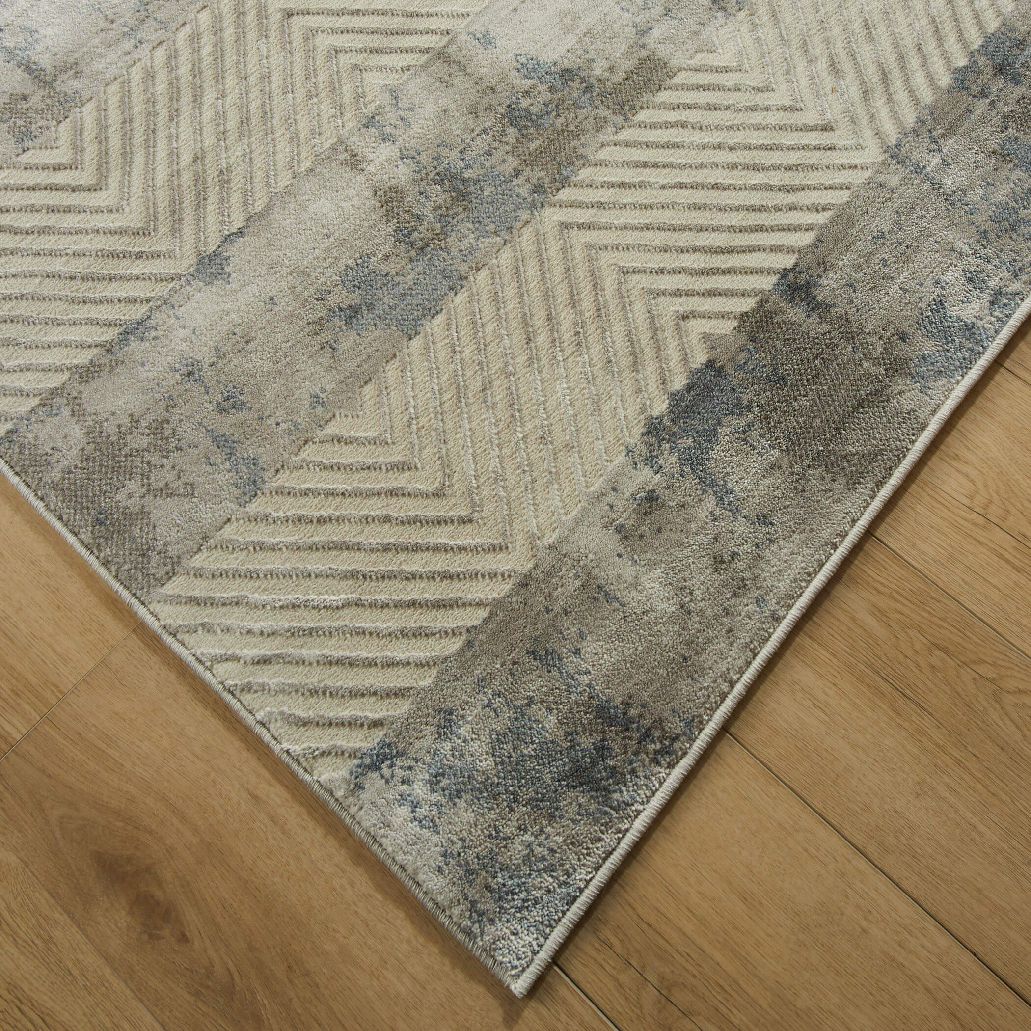 Betsi Vintage Chevron Stripe Rug