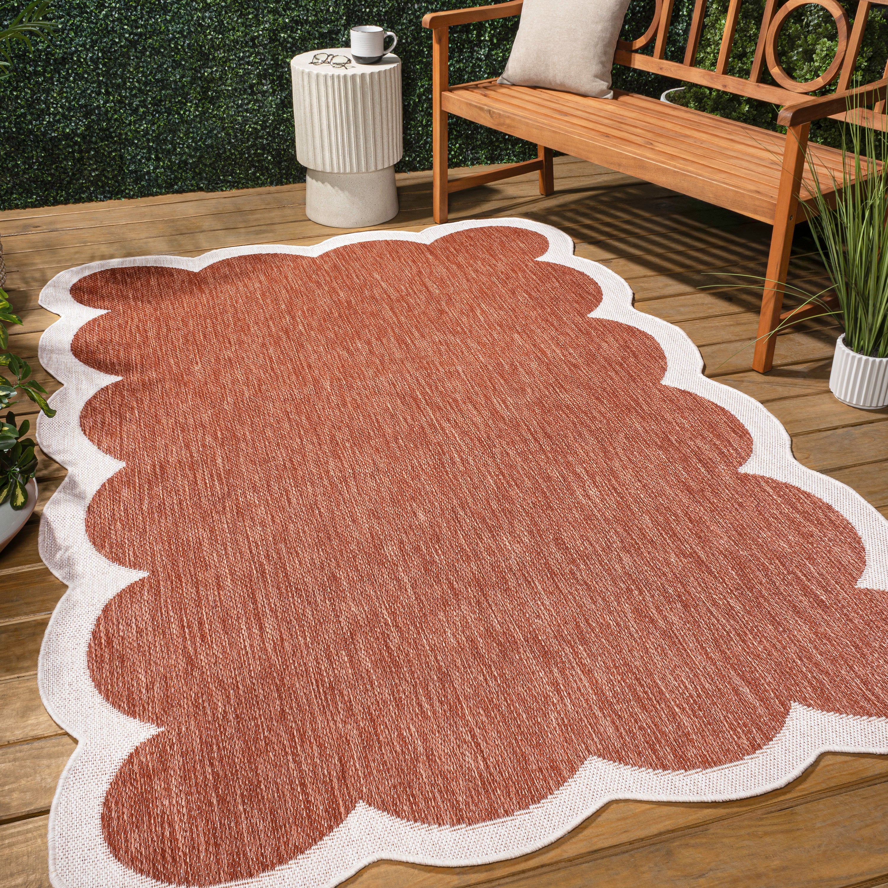 Alice Classic Cottage Two-Tone Scalloped Indoor/Outdoor Shaped Area Rug