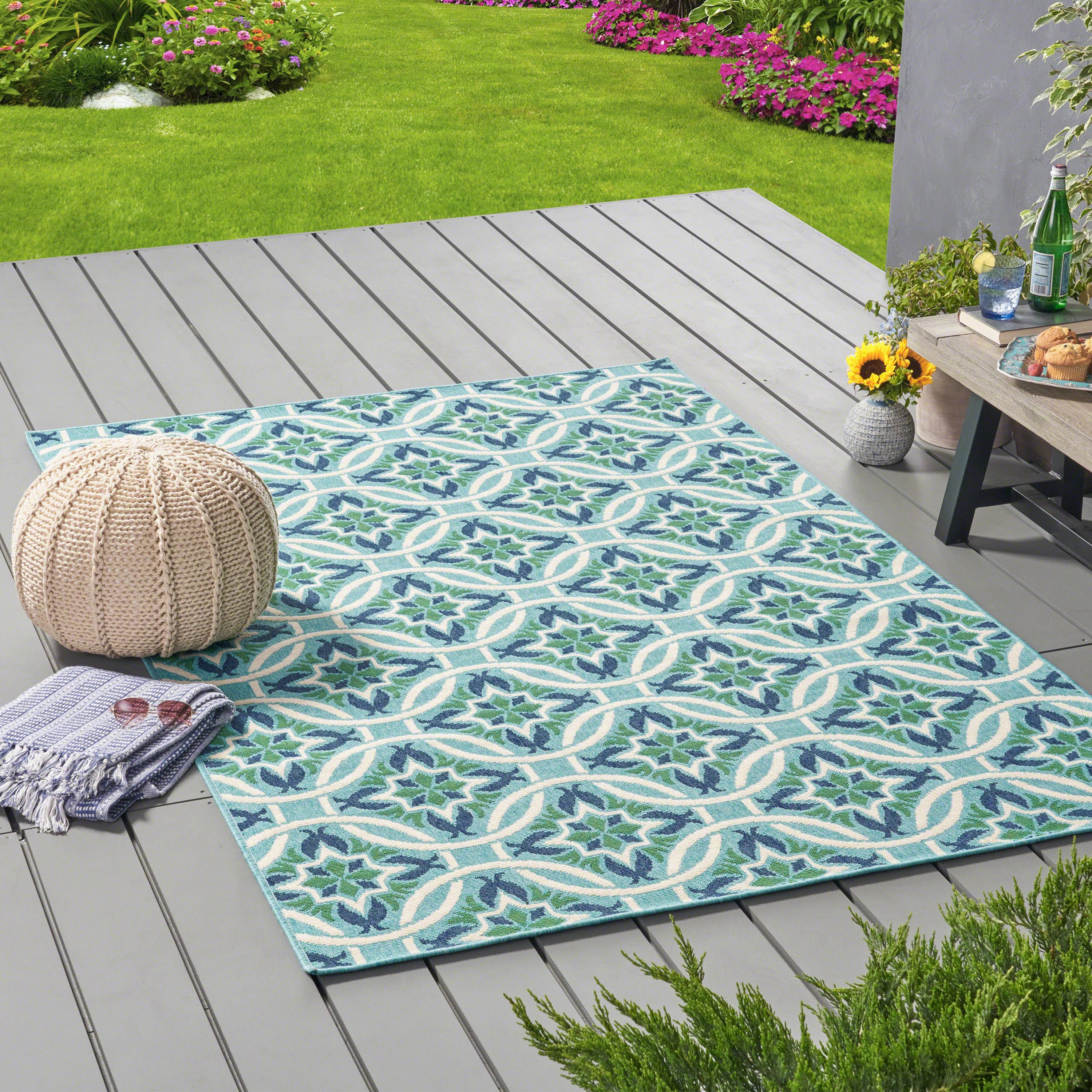 90"x63" Outdoor Rug with Rectangular Shape and Machine-Woven Design