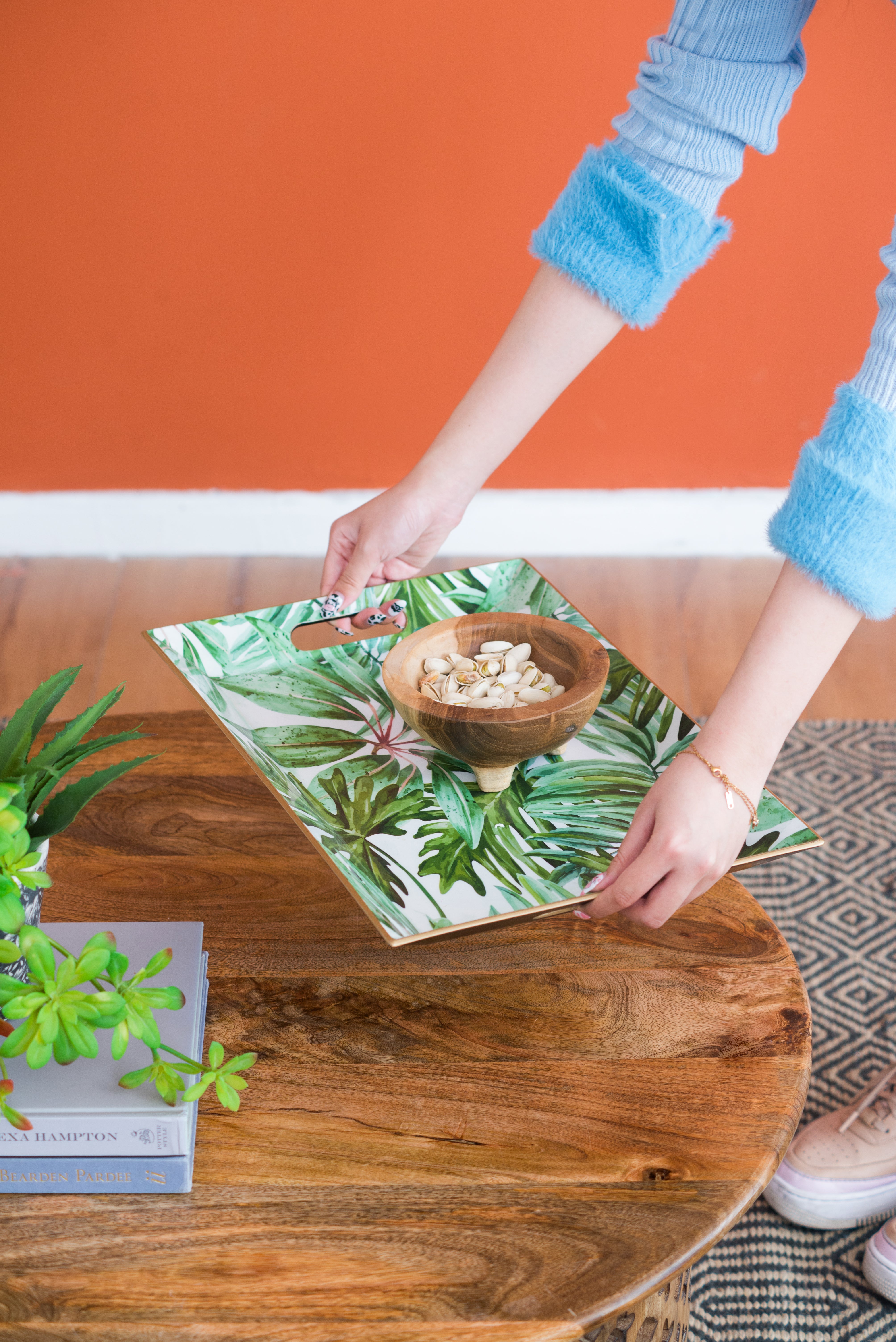 Palm Leaf Plastic Charger Plate, 4 Pack
