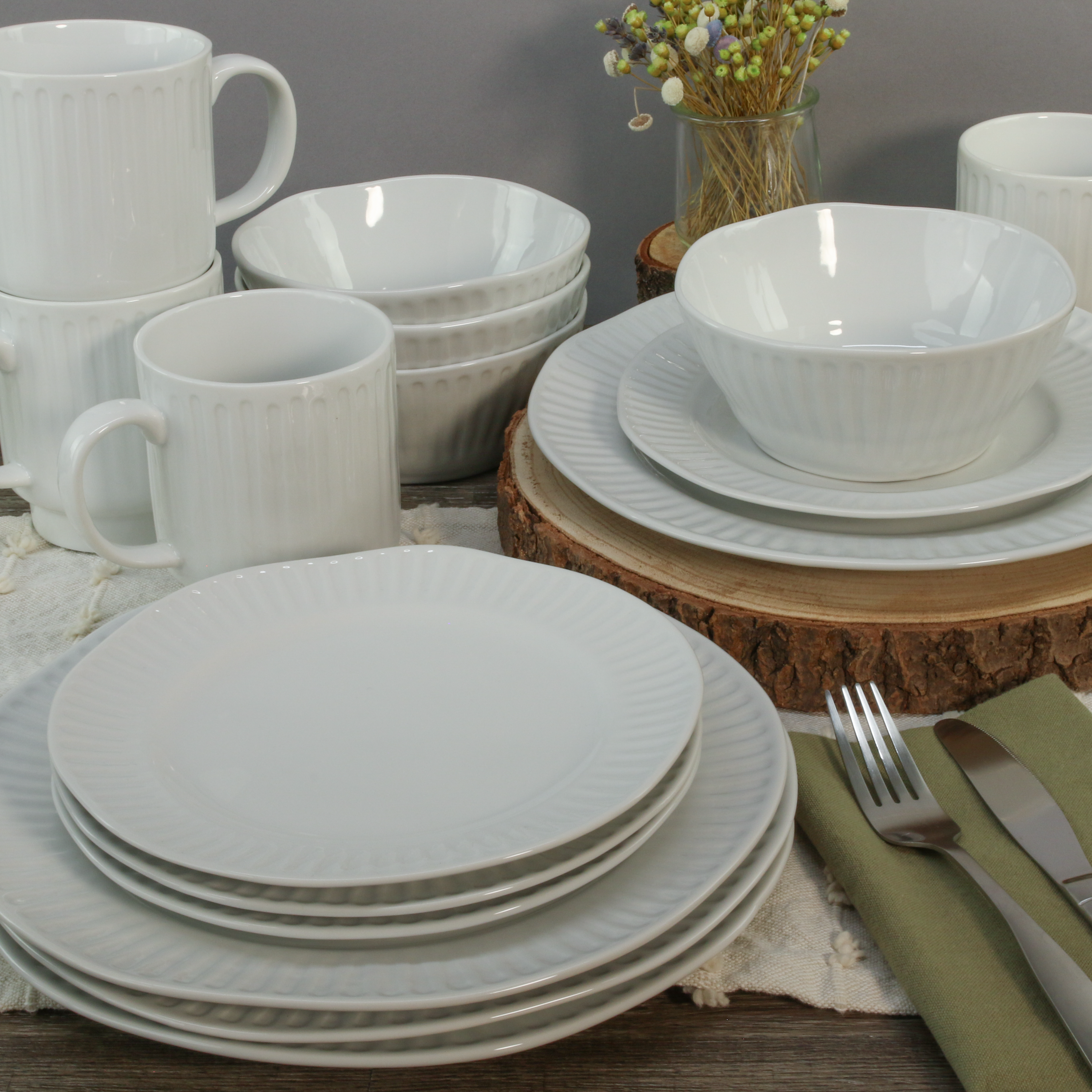 16-Piece Dinnerware Set with Mugs