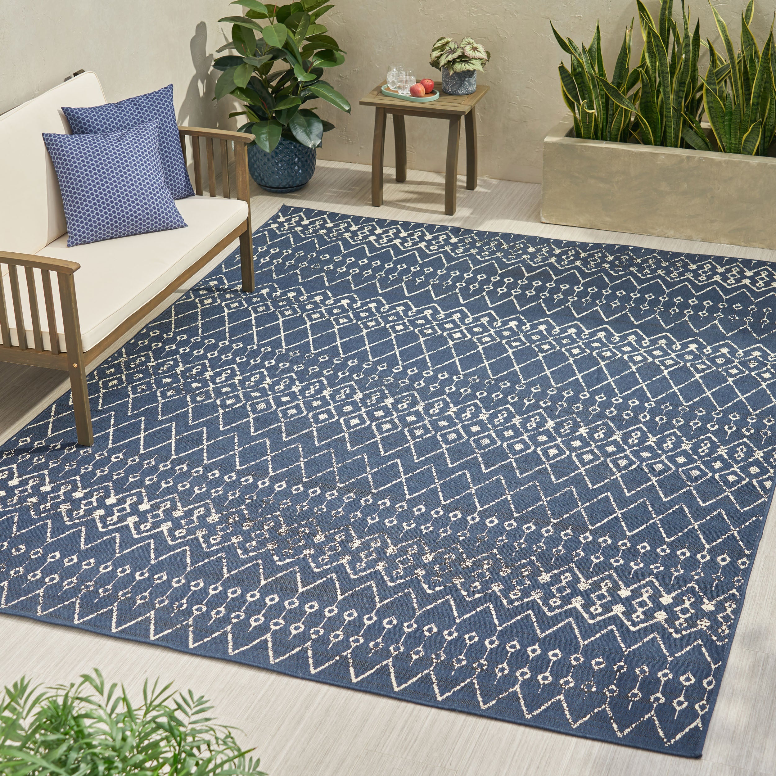 94" Outdoor Polypropylene Rug