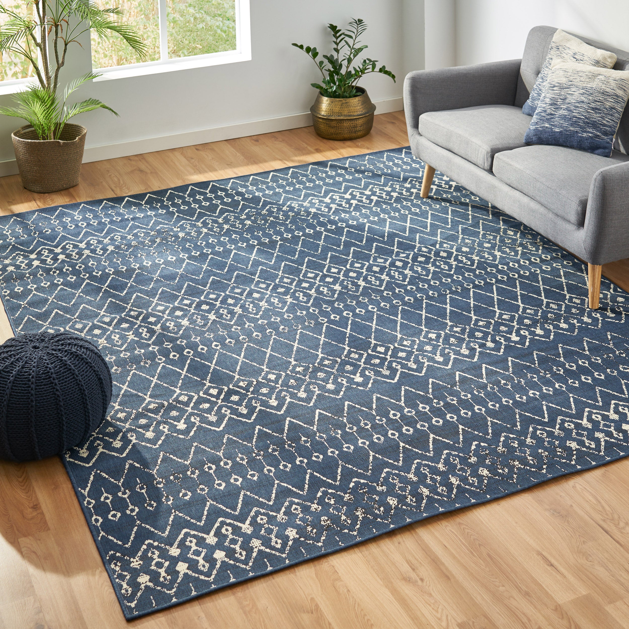 94" Outdoor Polypropylene Rug
