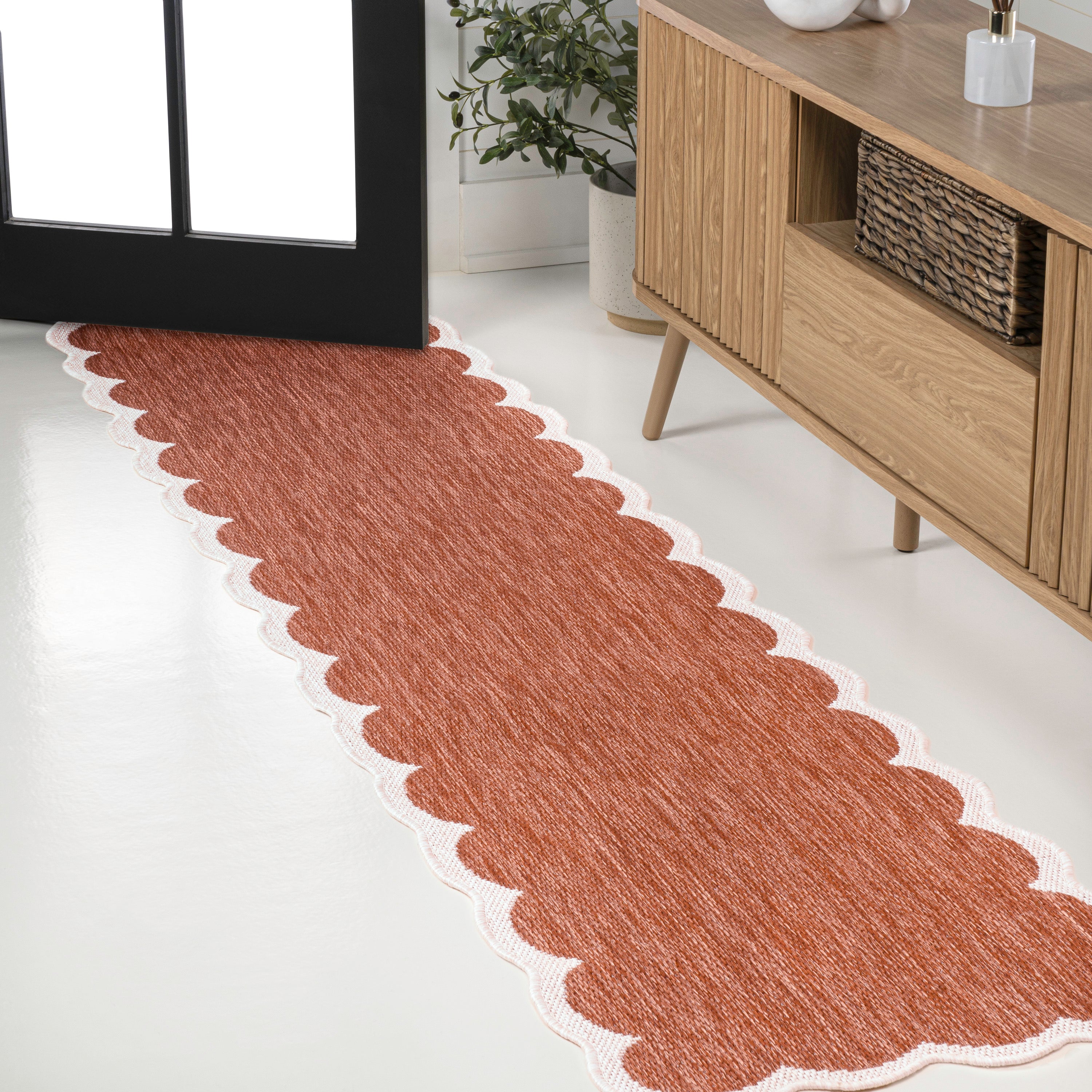 Alice Classic Cottage Two-Tone Scalloped Indoor/Outdoor Shaped Area Rug