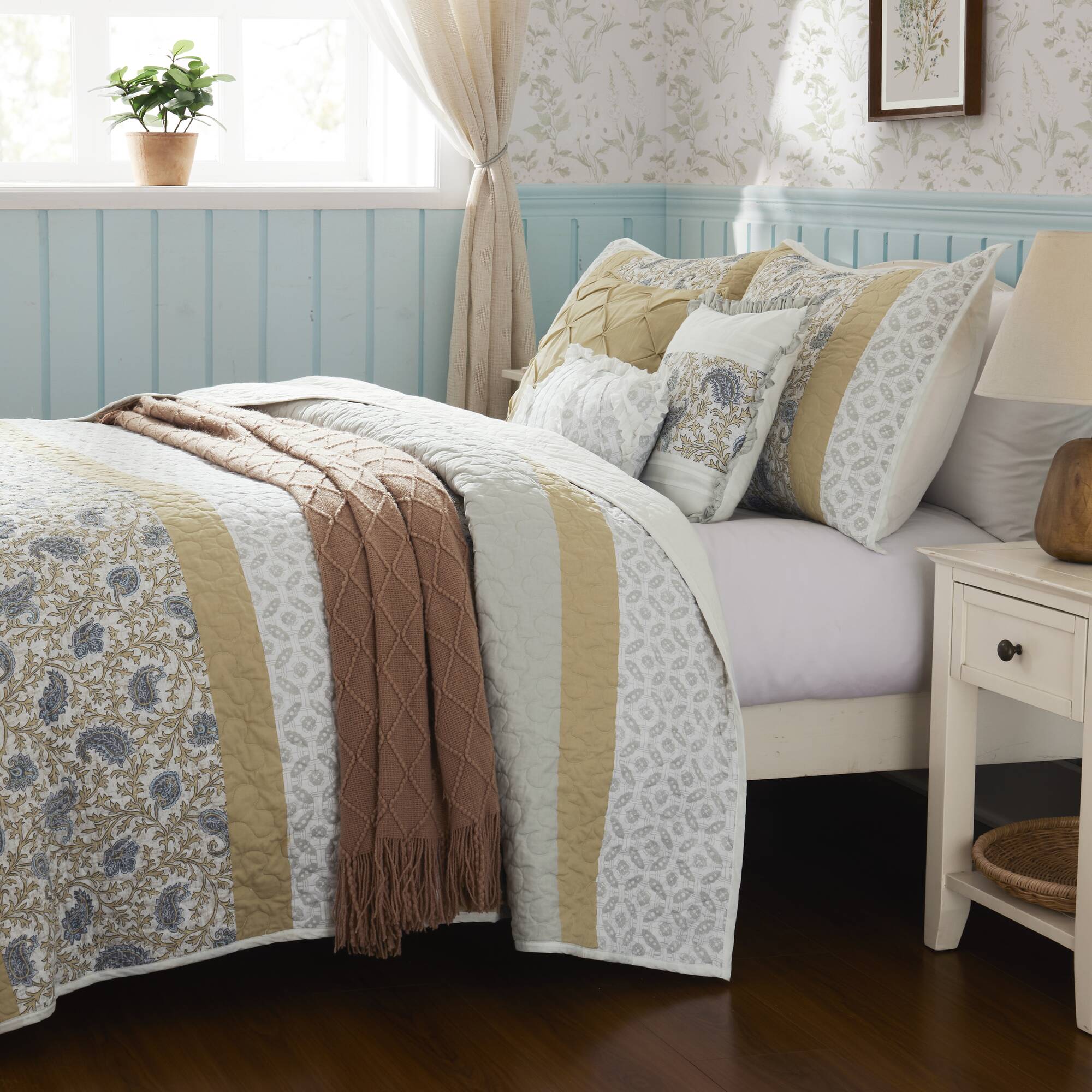 6 Piece Cotton Percale Quilt Set with Throw Pillows