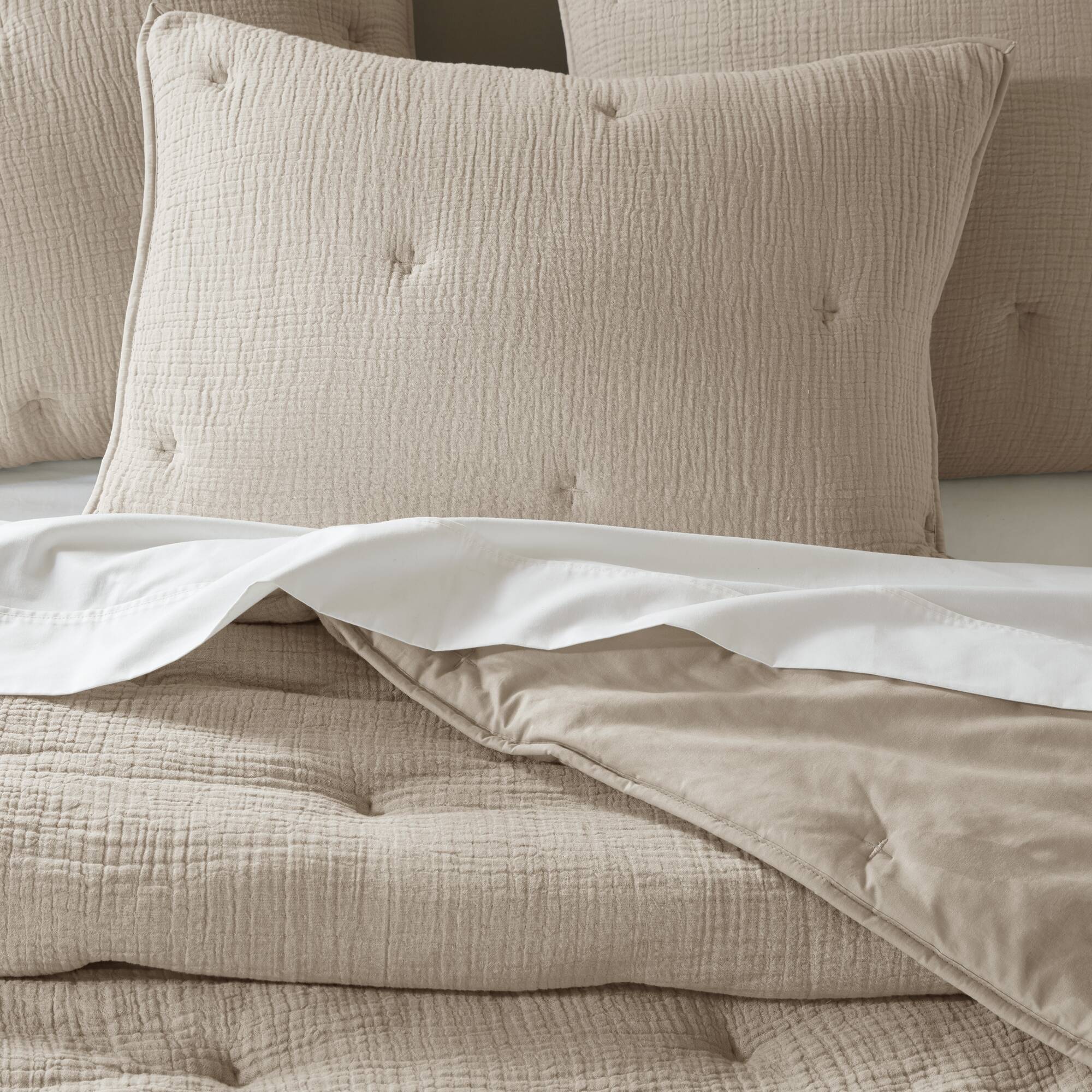 3 Piece Cotton Gauze Embroidered Quilt Set