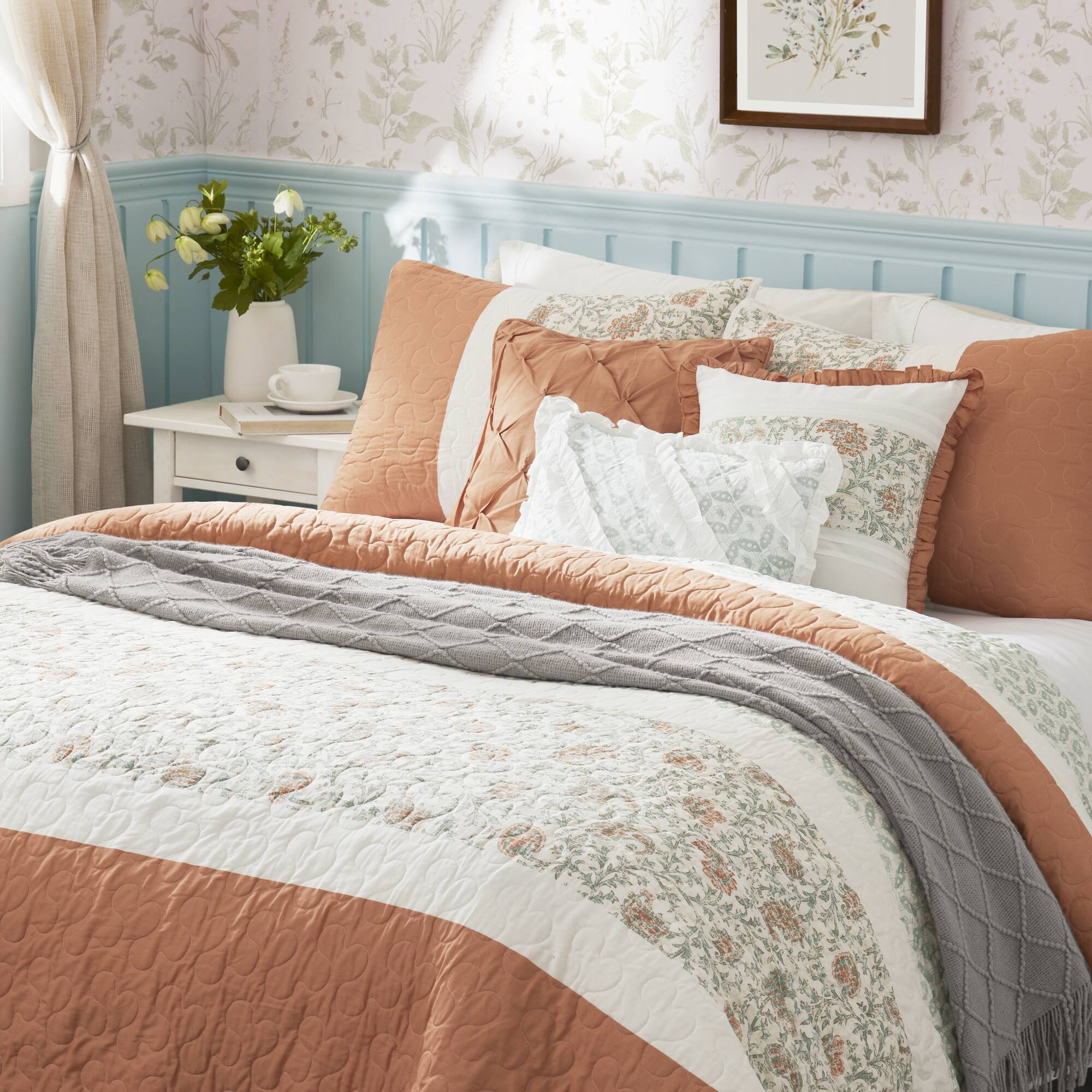 Dawn 6-Piece Cotton Percale Quilt Set with Throw Pillows