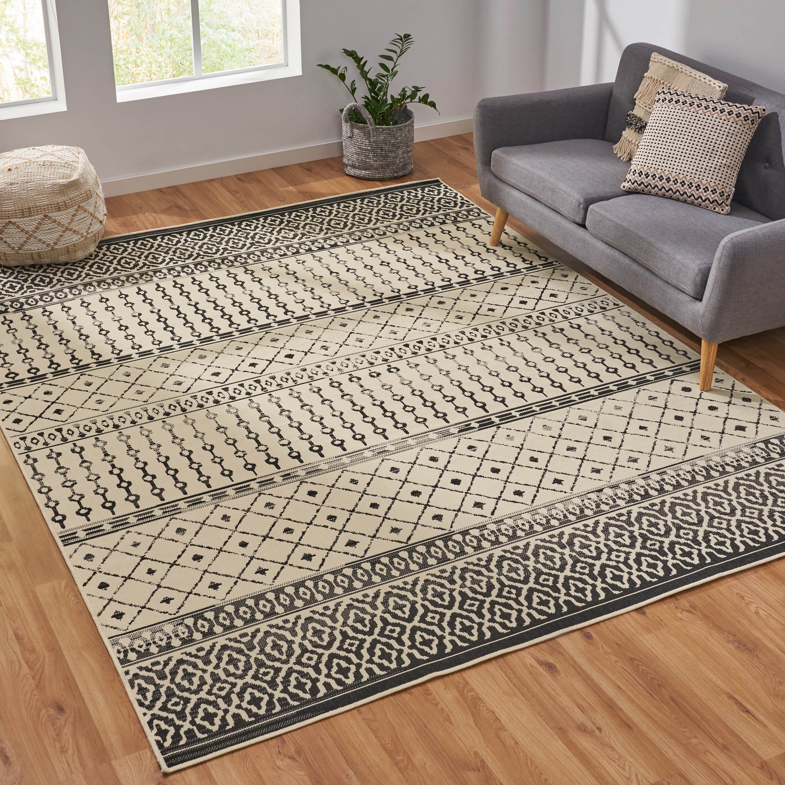 94" Outdoor Polypropylene Rug