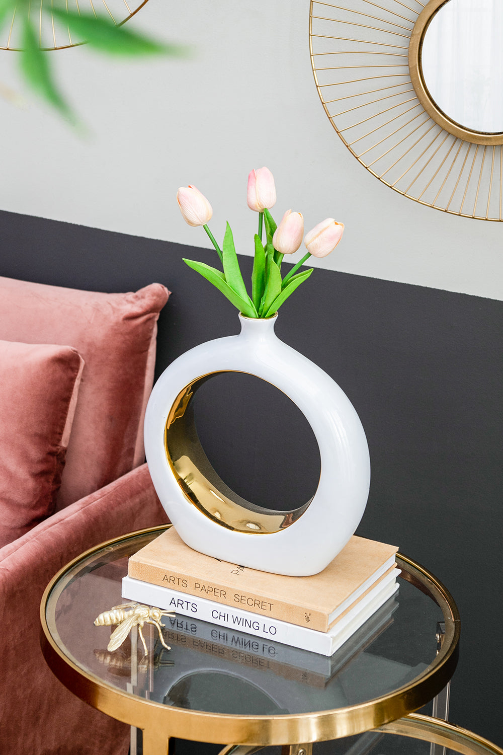 White and Hold Hollow Center Round Vase