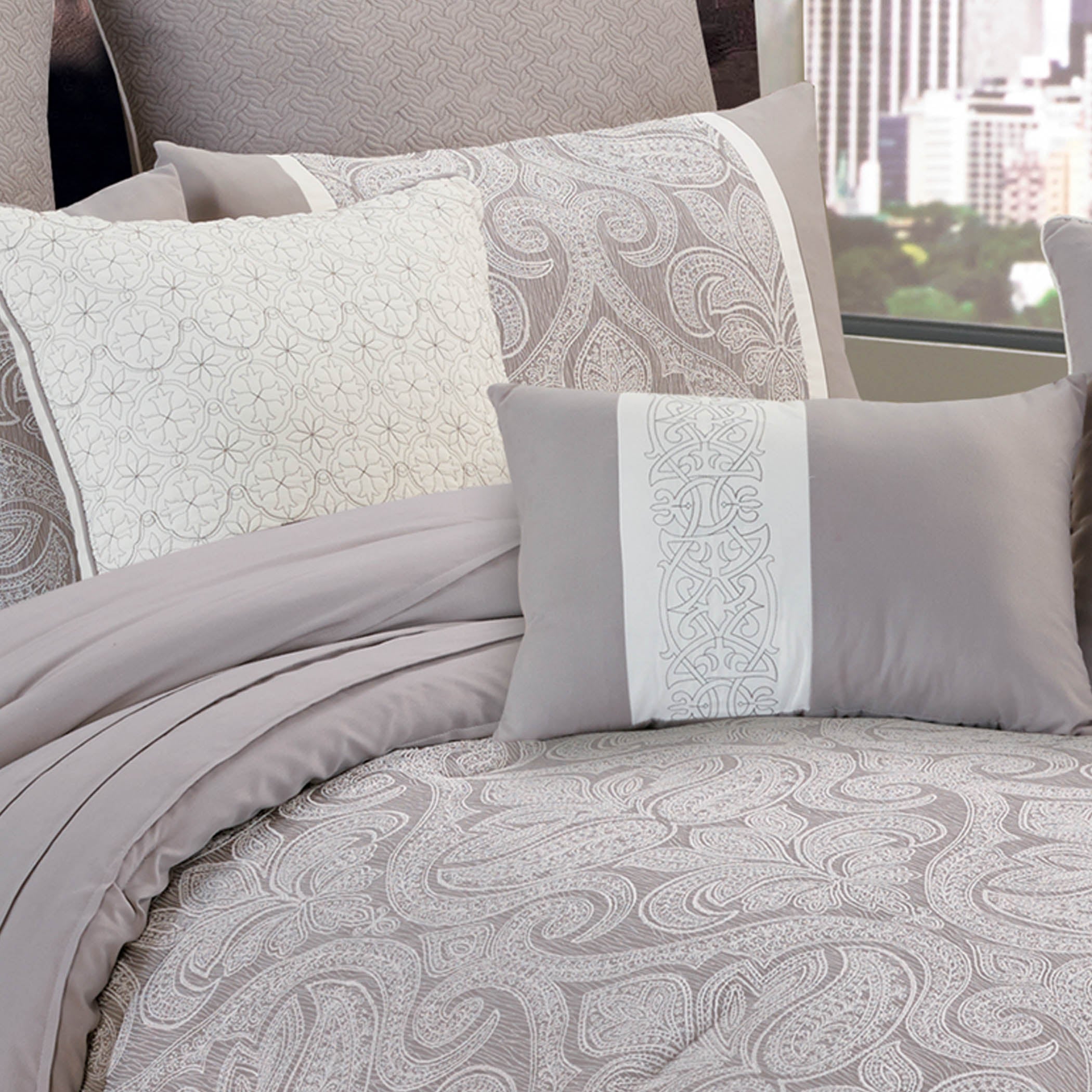 Winthrop Comforter Set