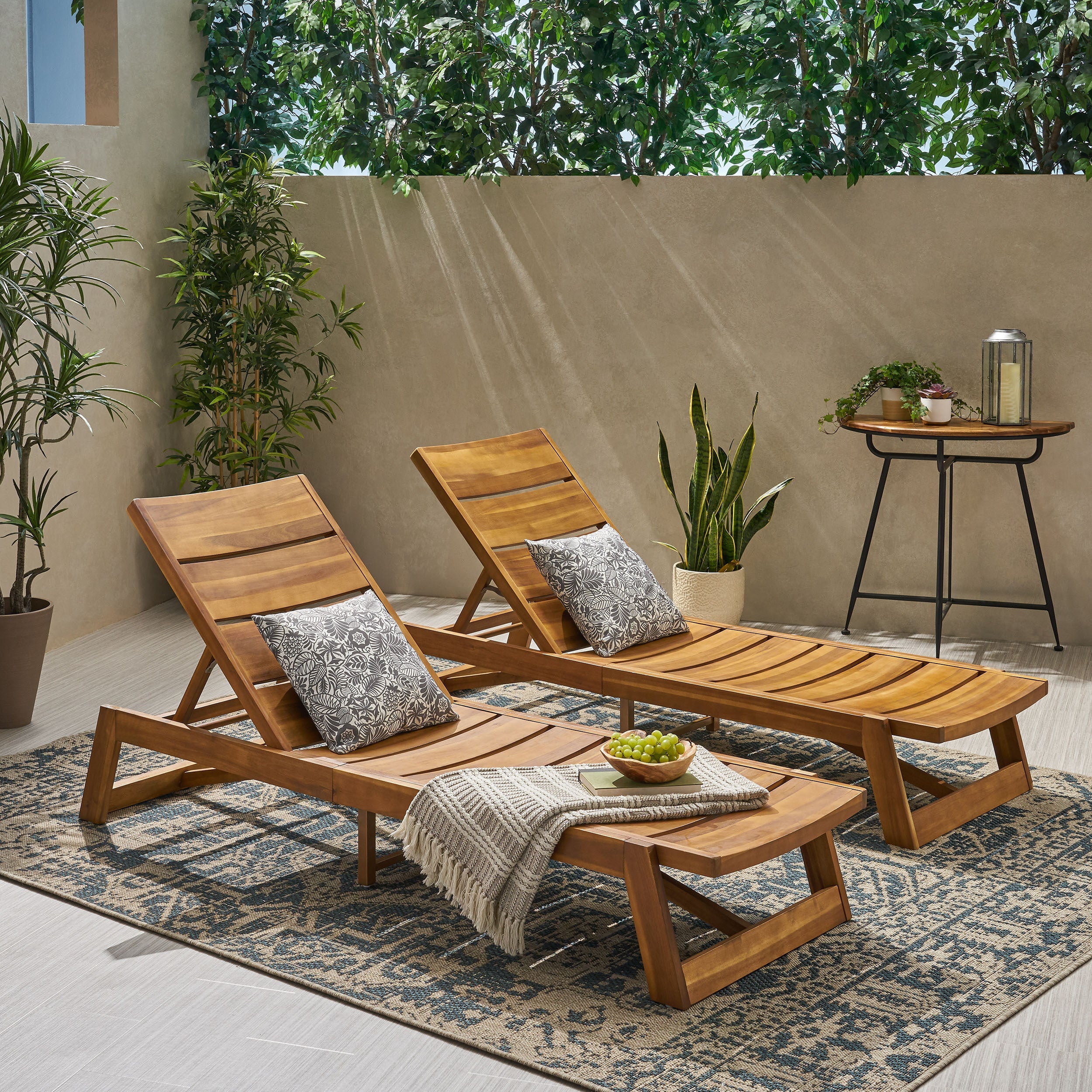 Maki Chaise Lounge