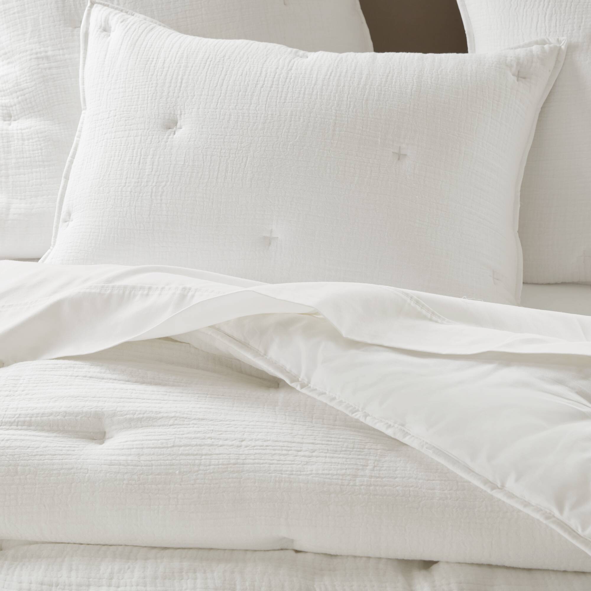3 Piece Cotton Gauze Embroidered Quilt Set