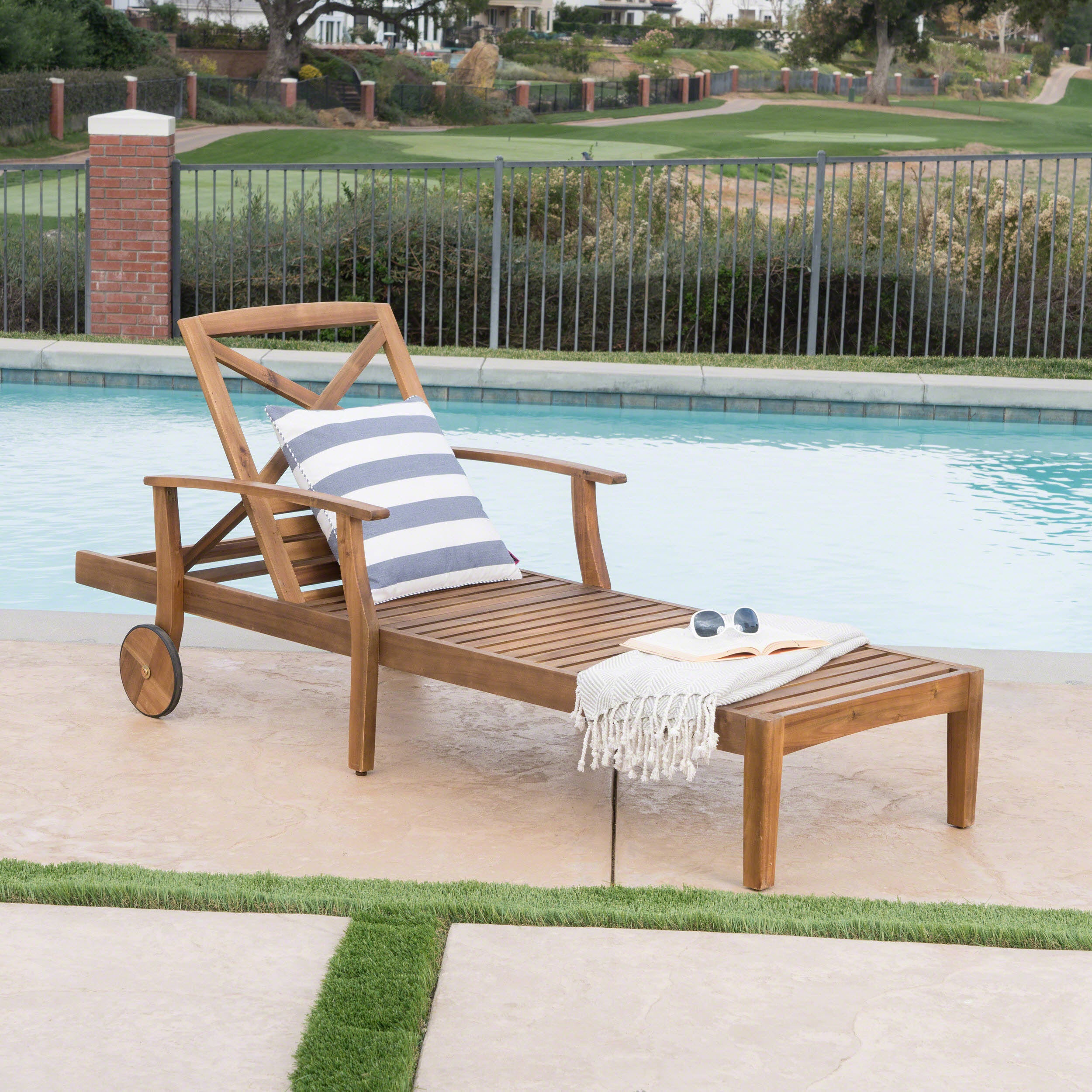 Perla Chaise Lounge