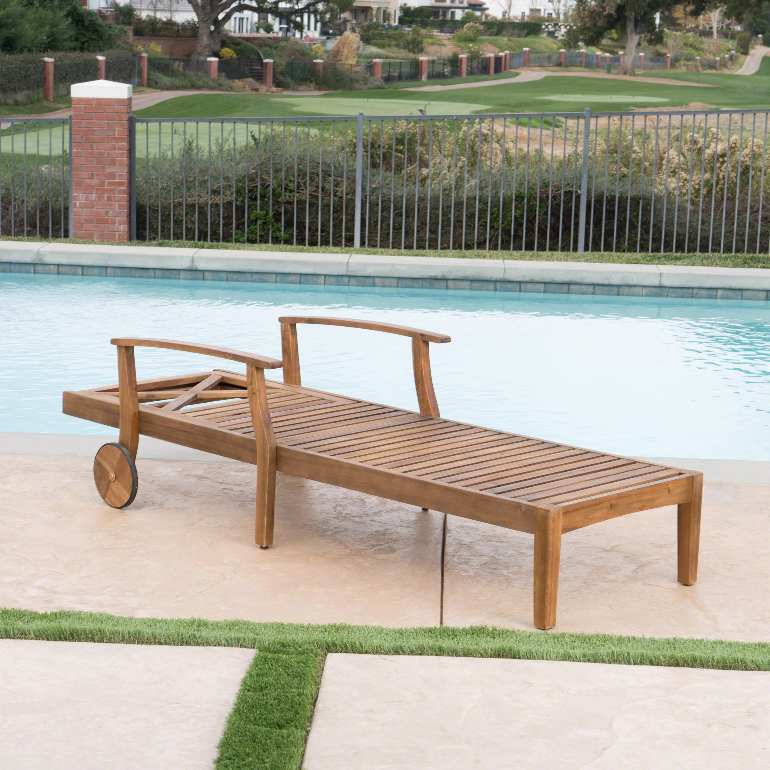 Perla Chaise Lounge