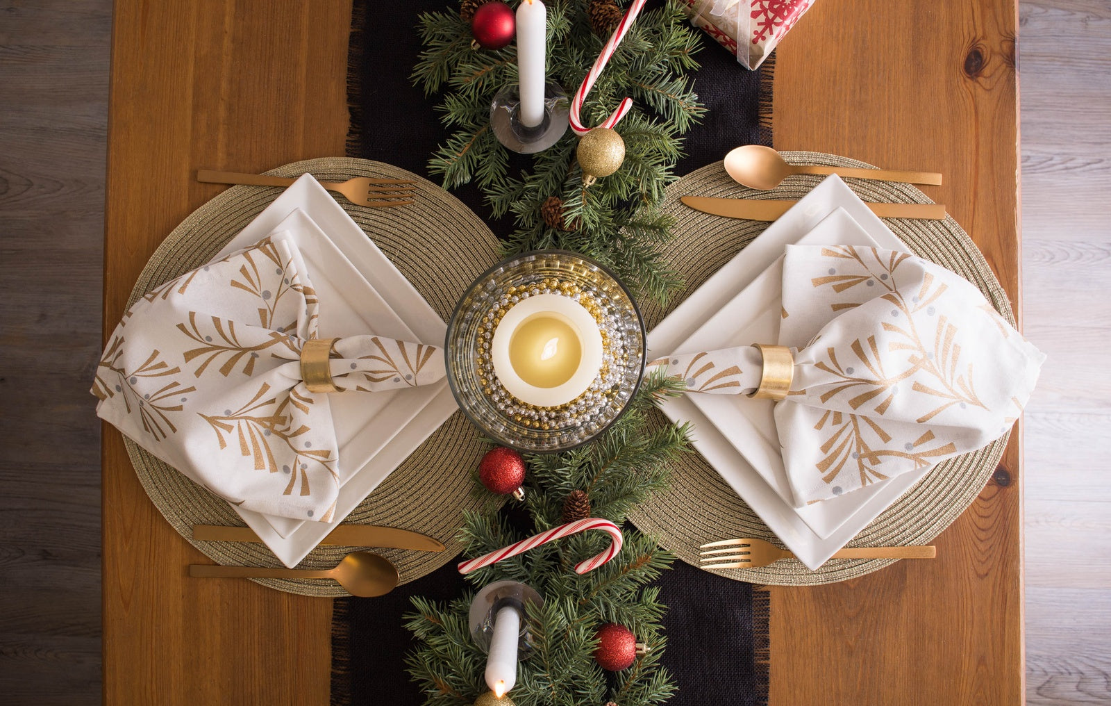 Metallic Holly Leaves Napkins, Set of 6 Napkins